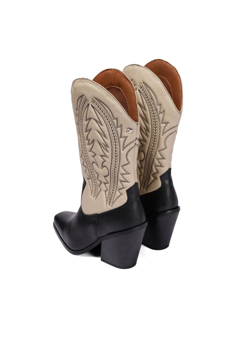 18157-bota-tipo-cowboy-en-piel-negro-y-off-white-con-detalle-de-bordado-para-mujer-herlev-off-white-1.jpg