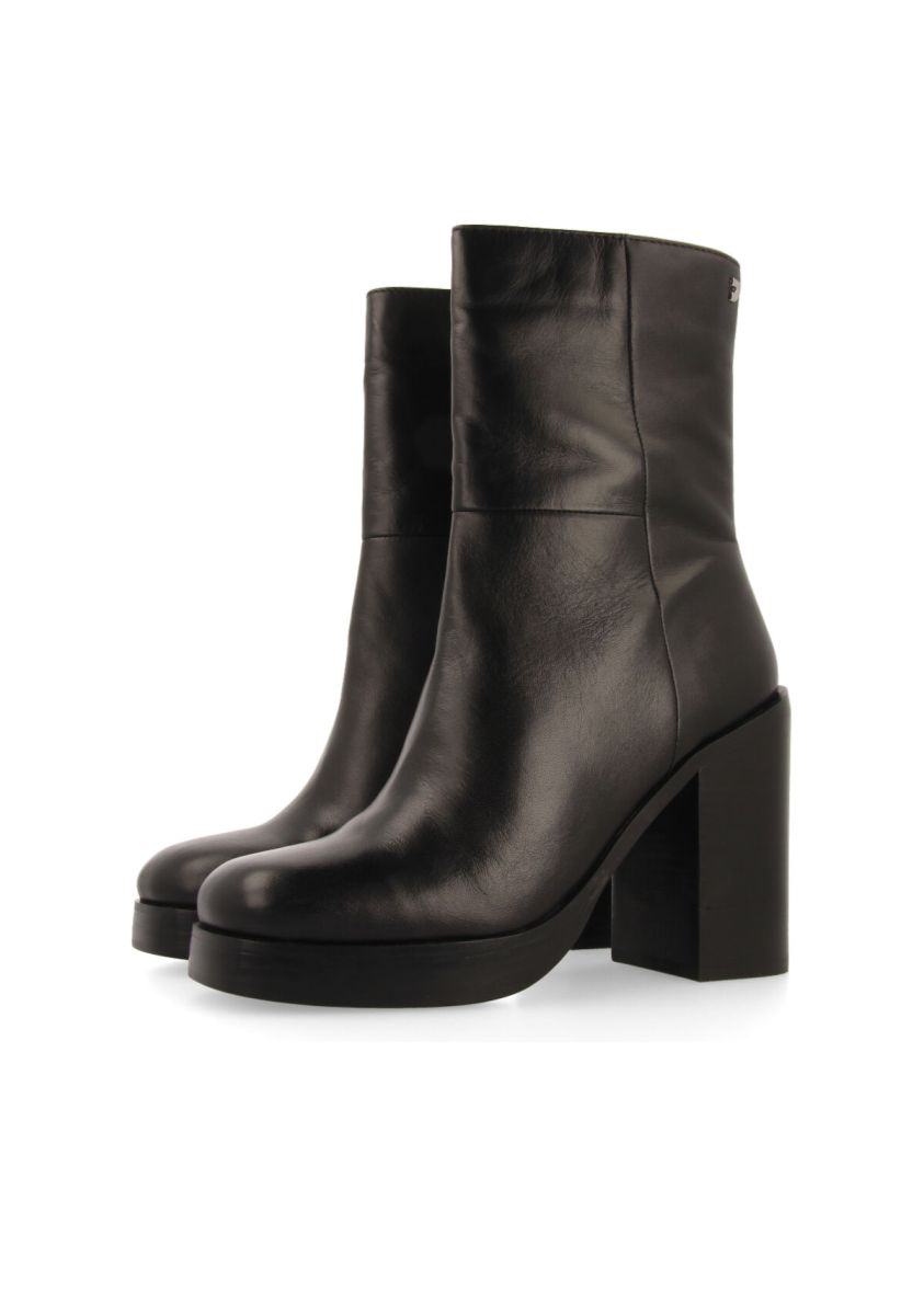 18165-bota-media-en-piel-color-negro-con-tac-n-ancho-y-plataforma-para-mujer-andoya-negro-1.jpg