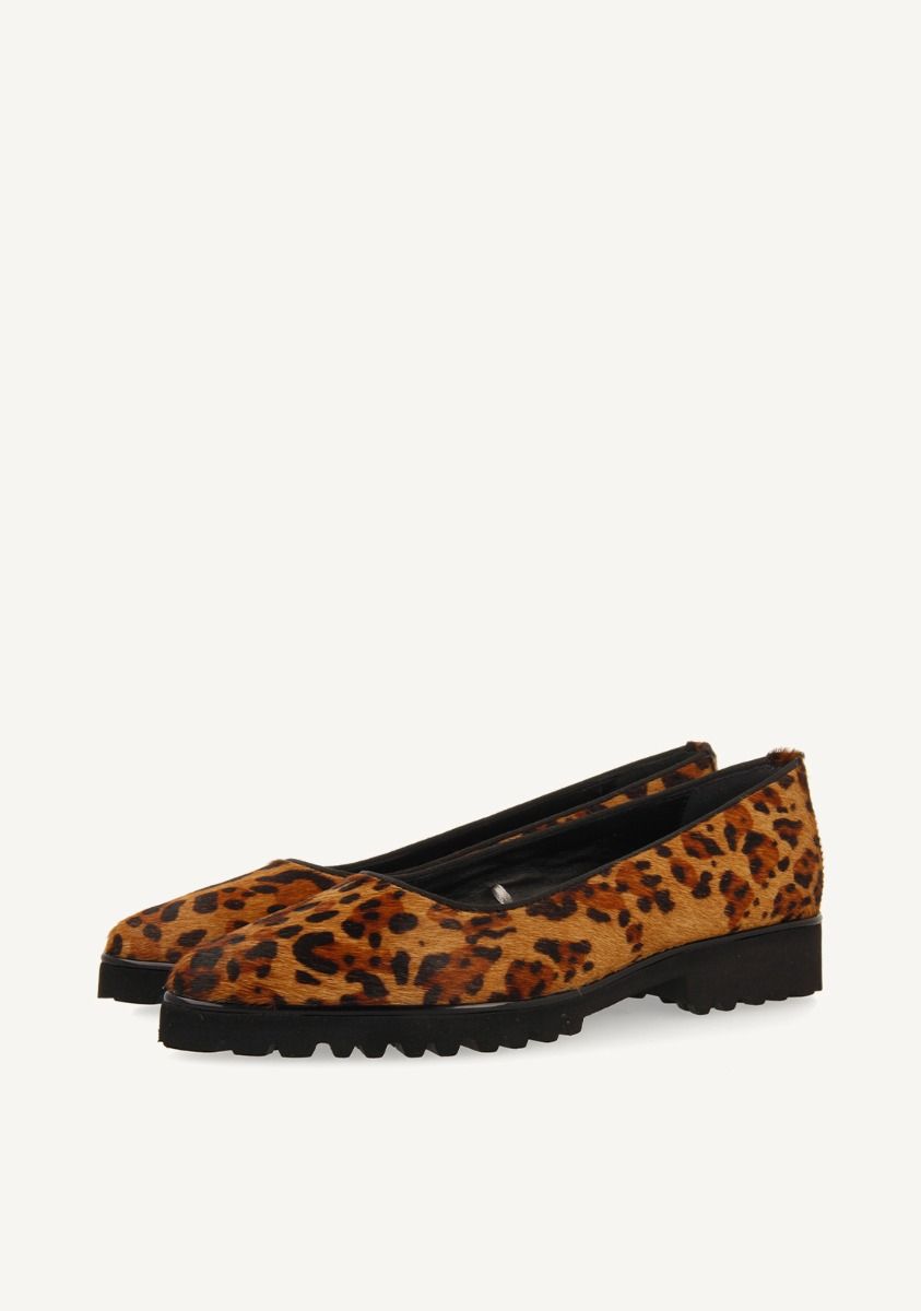 18267-bailarinas-de-piel-con-print-de-leopardo-y-suela-gruesa-tipo-track-para-mujer-ruka-leopardo-1.jpg