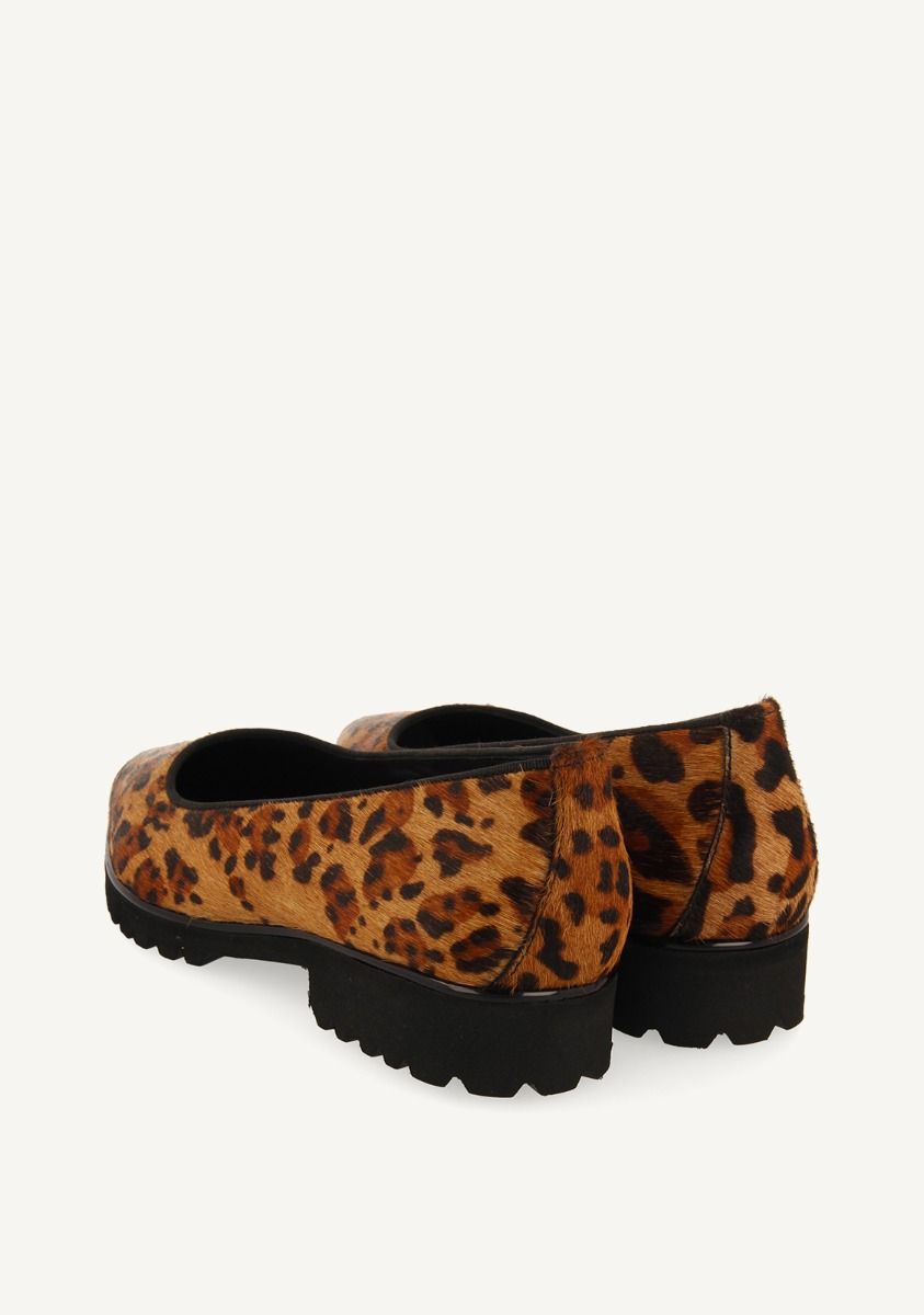 18267-bailarinas-de-piel-con-print-de-leopardo-y-suela-gruesa-tipo-track-para-mujer-ruka-leopardo-1.jpg