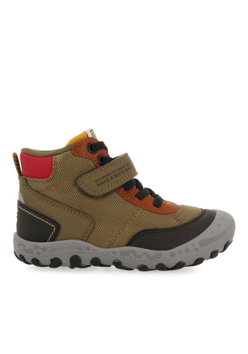 18479-sneakers-abotinadas-tipo-trekking-caqui-para-ni-a-y-ni-o-loen-kaki-1.jpg