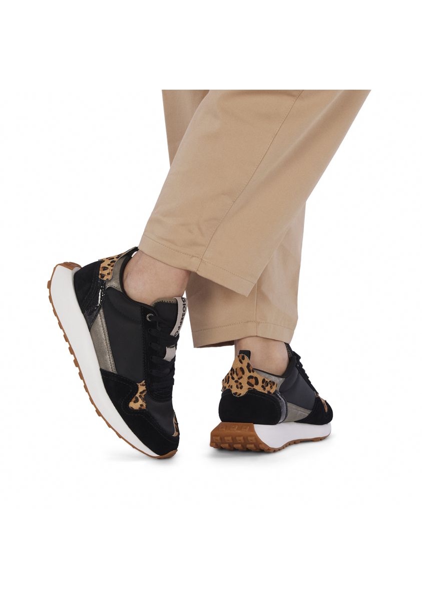 18691-sneakers-retro-negras-con-print-animal-para-mujer-onaka-negro-1.jpg