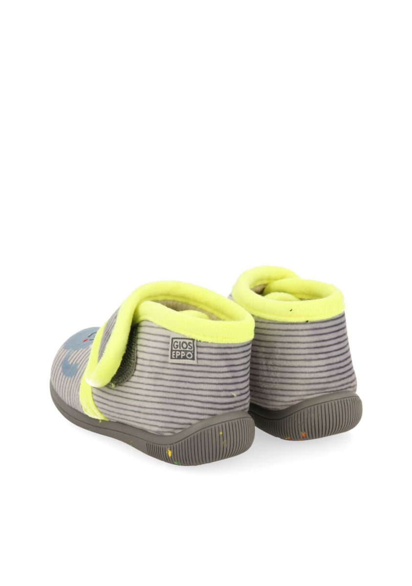 18852-zapatillas-de-estar-por-casa-gris-con-rayas-y-detalle-de-monstruito-para-beb-galtur-gris-1.jpg