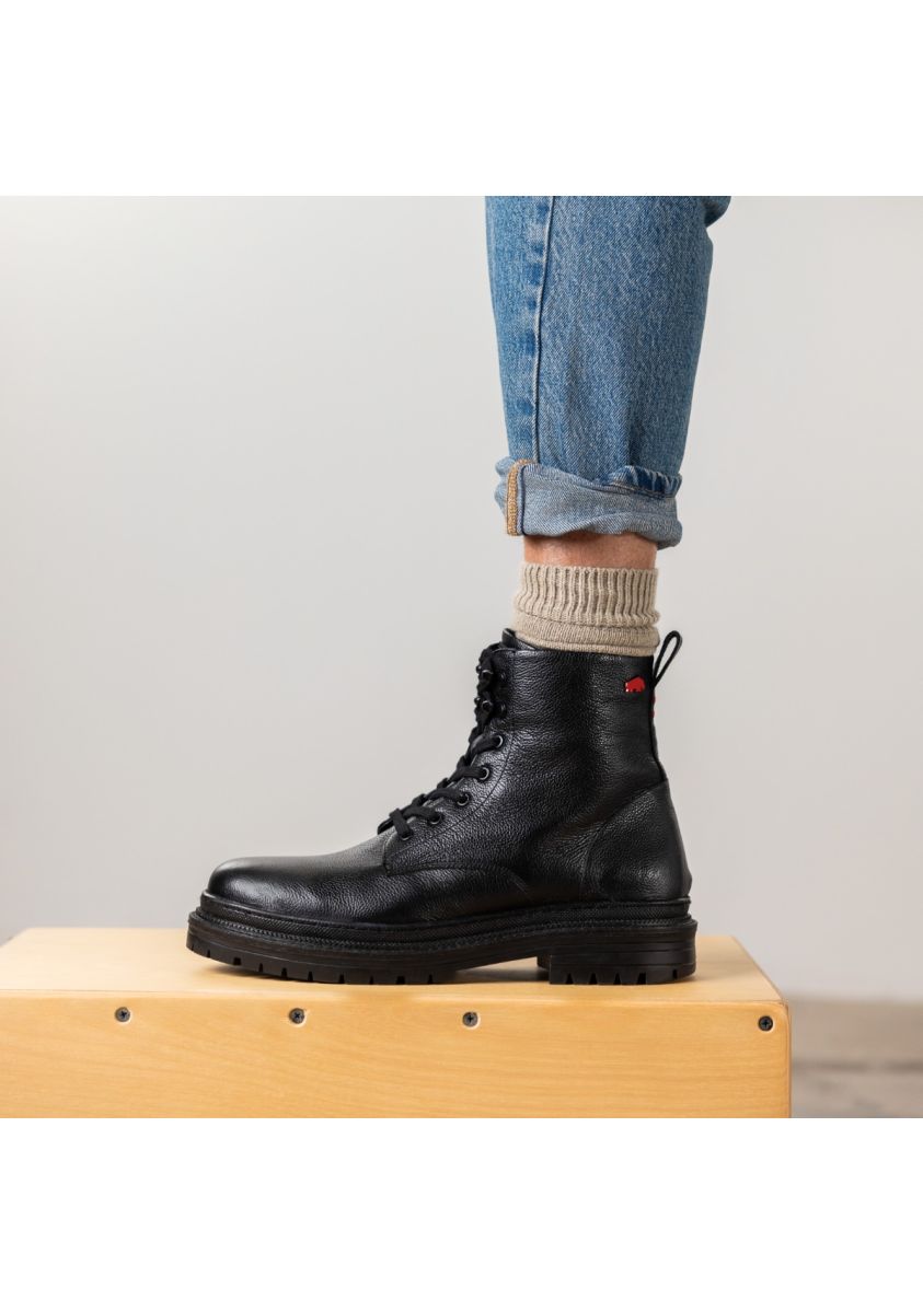 Botas de piel en color negro con cordones para hombre dolton  - NEGRO