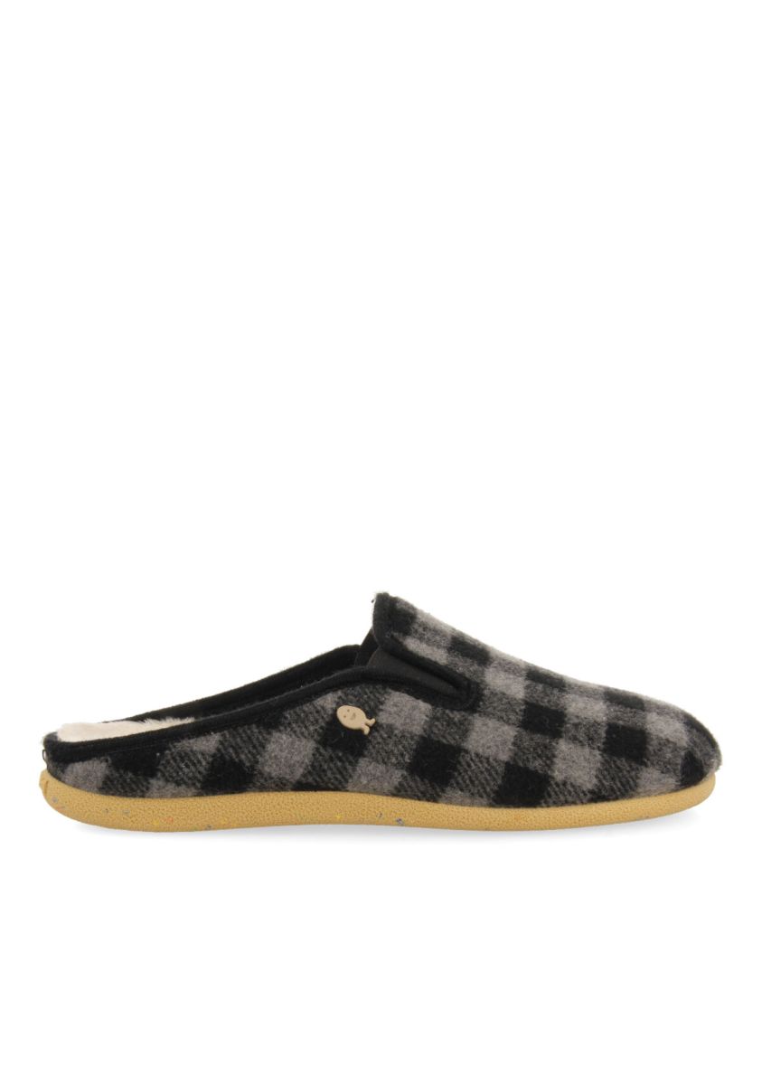 Zapatillas de estar por casa con cuadros grises peggau - GRIS