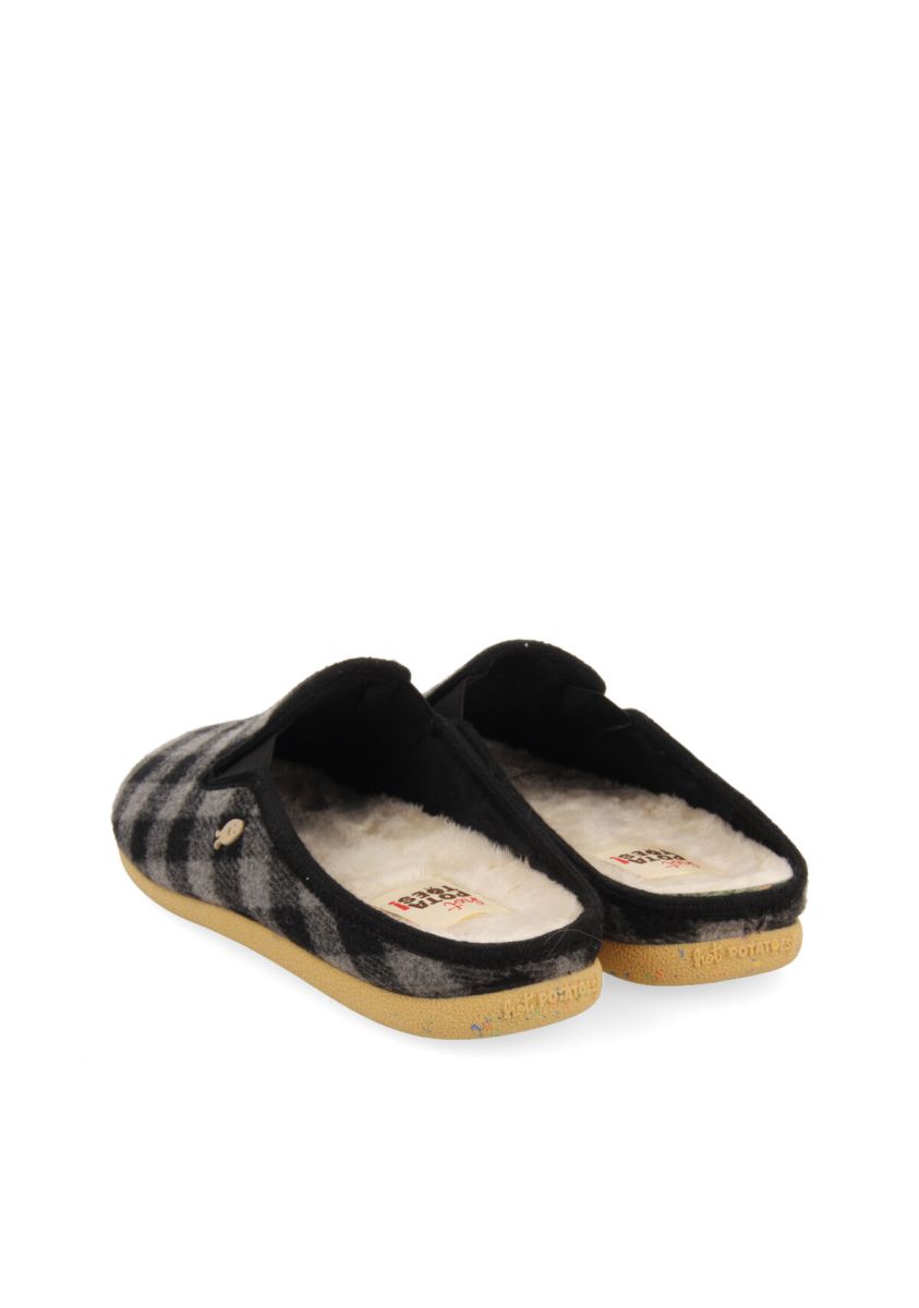 18932-zapatillas-de-estar-por-casa-con-cuadros-grises-peggau-gris-1.jpg