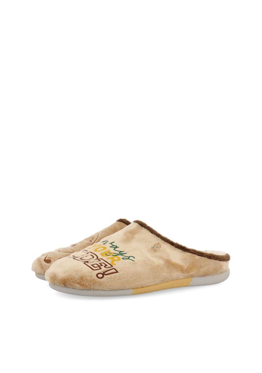 19054-zapatillas-de-estar-por-casa-de-pelo-beige-con-patatilla-con-mensaje-golspie-beig-1.jpg