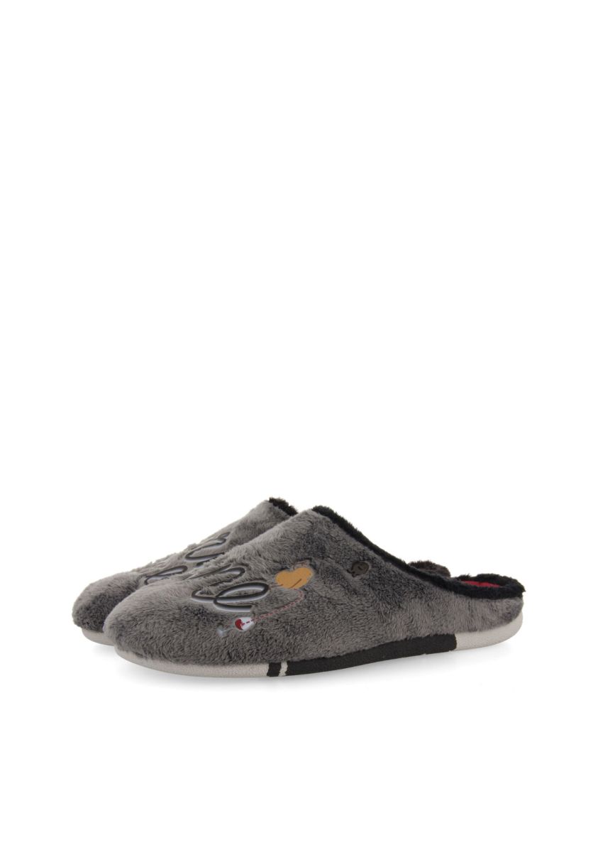 19063-zapatillas-de-estar-por-casa-de-pelo-gris-con-patatilla-con-mensaje-hardegg-gris-1.jpg