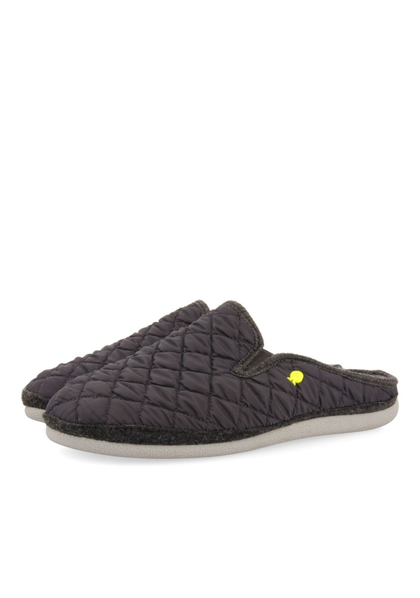 19101-zapatillas-de-estar-por-casa-acolchadas-color-gris-hedensted-gris-1.jpg