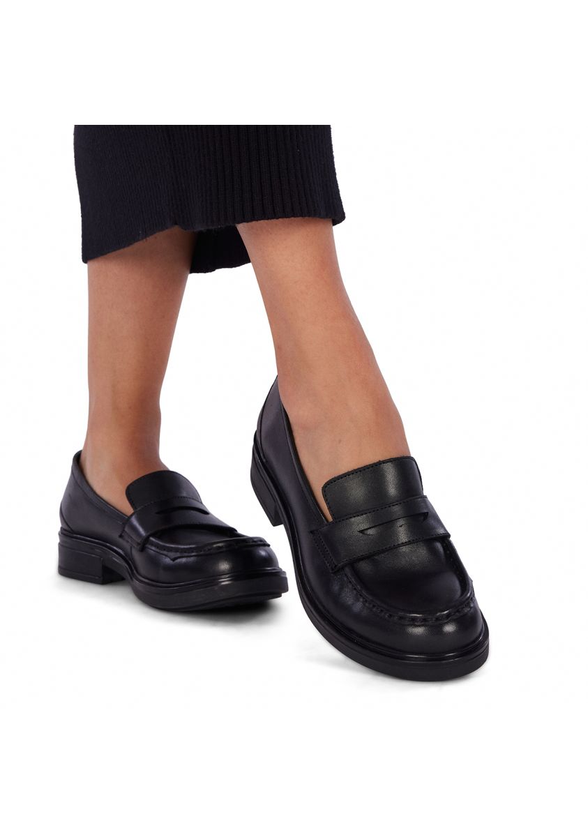 19136-mocasines-color-negro-de-piel-para-mujer-hallowell-negro-1.jpg