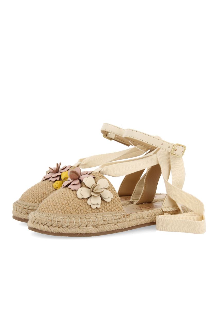 19714-espadrilles-color-nude-de-piel-con-adorno-floral-para-ni-a-y-ni-o-prescott-nude-1.jpg