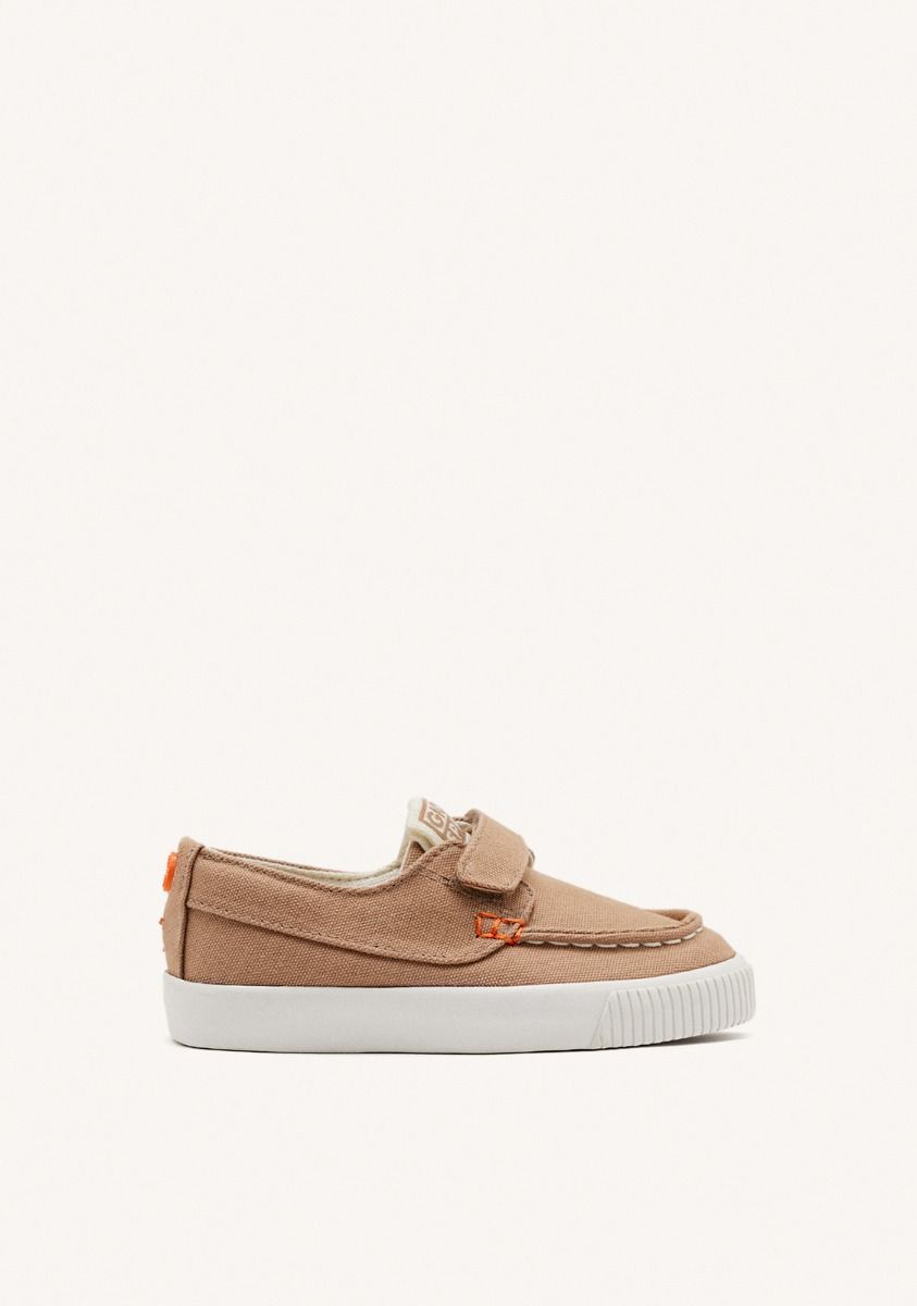DEPORTIVO ESTILO NÃUTICO COLOR BEIGE CON ACENTOS DE COLOR PARA NIÃO Y NIÃA SLATINA - BEIG