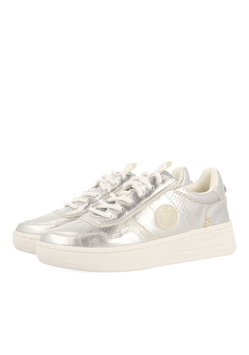 19935-sneakers-plateadas-con-picados-estilo-retro-para-ni-a-y-ni-o-carrick-plata-1.jpg