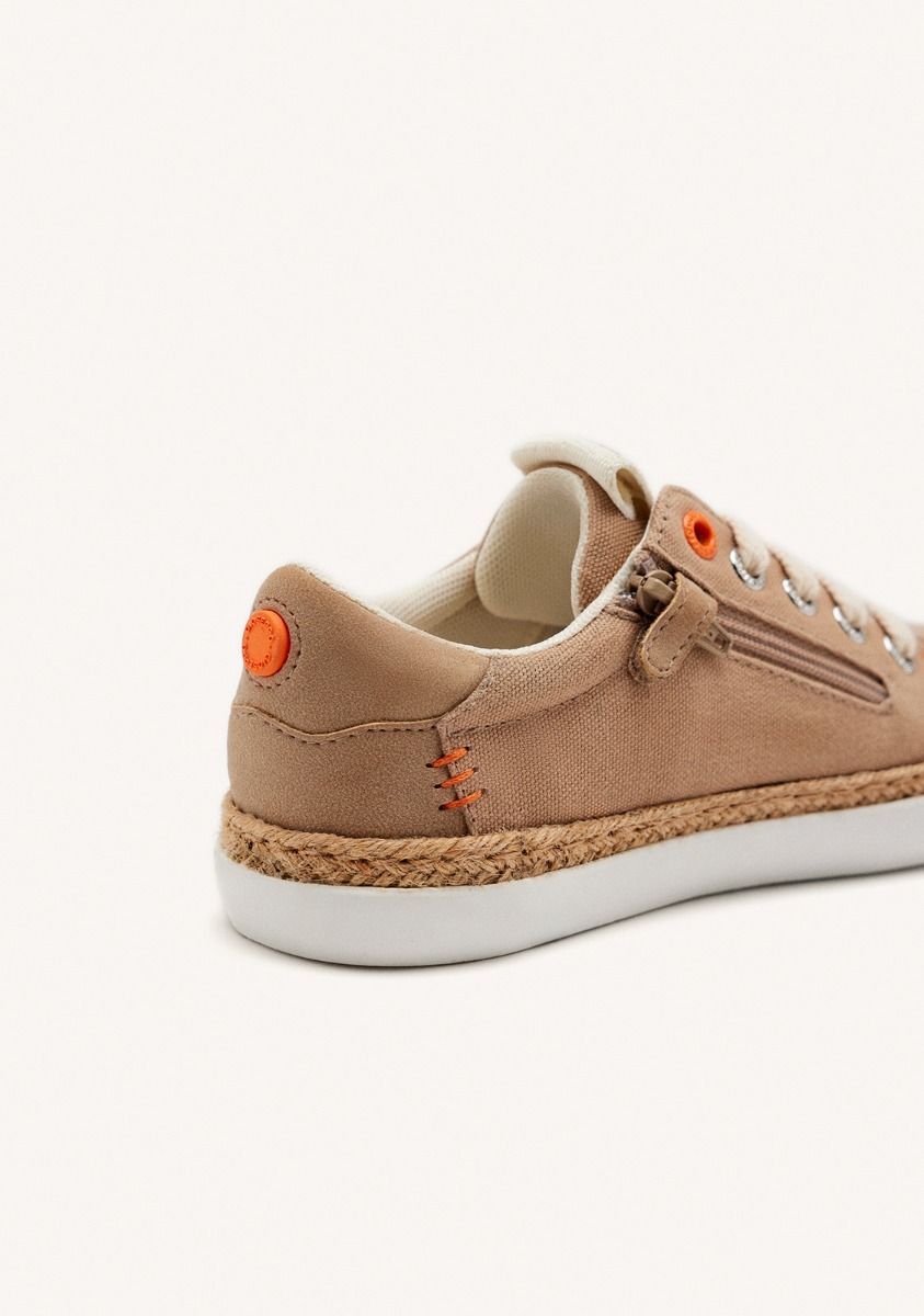19944-sneakers-color-beige-con-detalle-en-rafia-y-acentos-de-color-para-ni-o-y-ni-a-tunje-beig-1.jpg