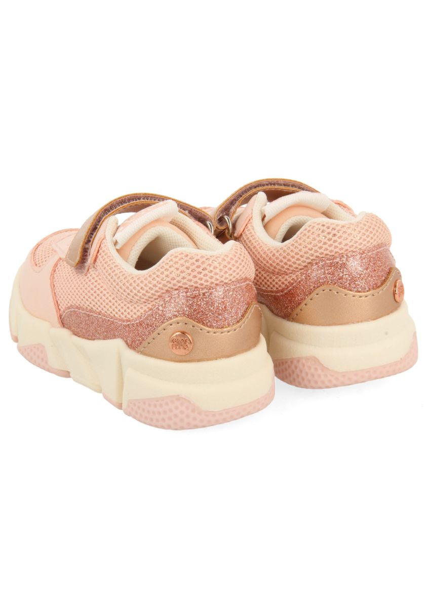 20005-sneakers-rosas-con-glitter-detalles-metalizados-y-suela-con-volumen-para-beb-sutera-rosa-1.jpg
