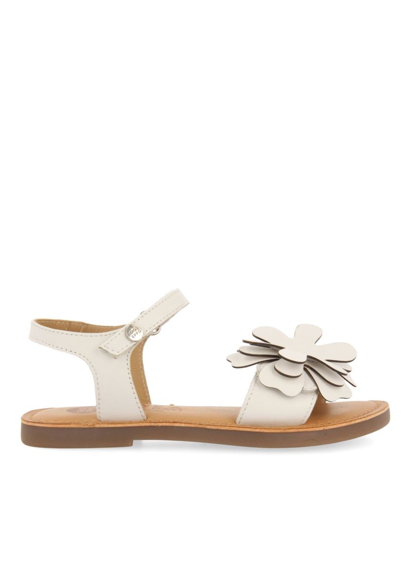 SANDALIAS BLANCAS DE PIEL CON ADORNO DE FLORES PARA NIÃA Y NIÃO CRES - BLANCO