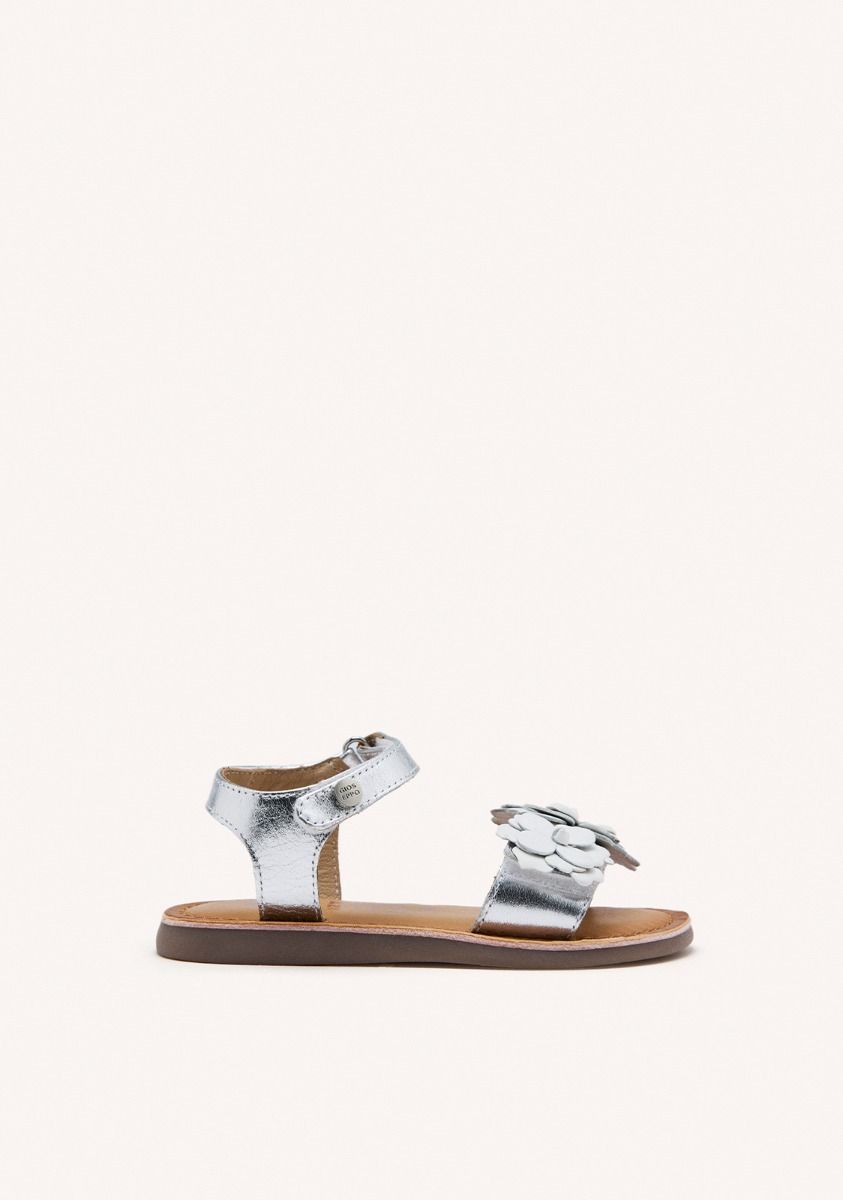 20471-sandalias-plateadas-de-piel-con-adorno-de-flores-para-ni-a-y-ni-o-shegan-plata-1.jpg