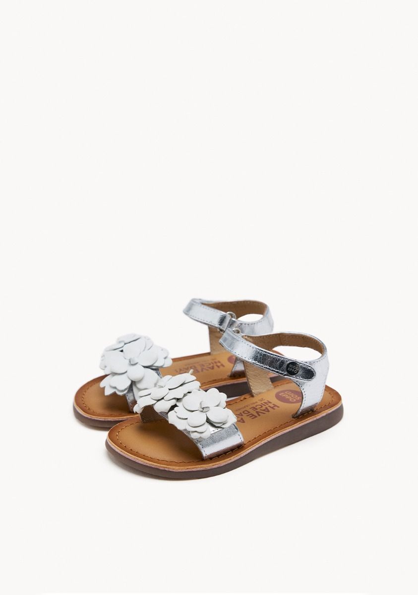 20471-sandalias-plateadas-de-piel-con-adorno-de-flores-para-ni-a-y-ni-o-shegan-plata-1.jpg