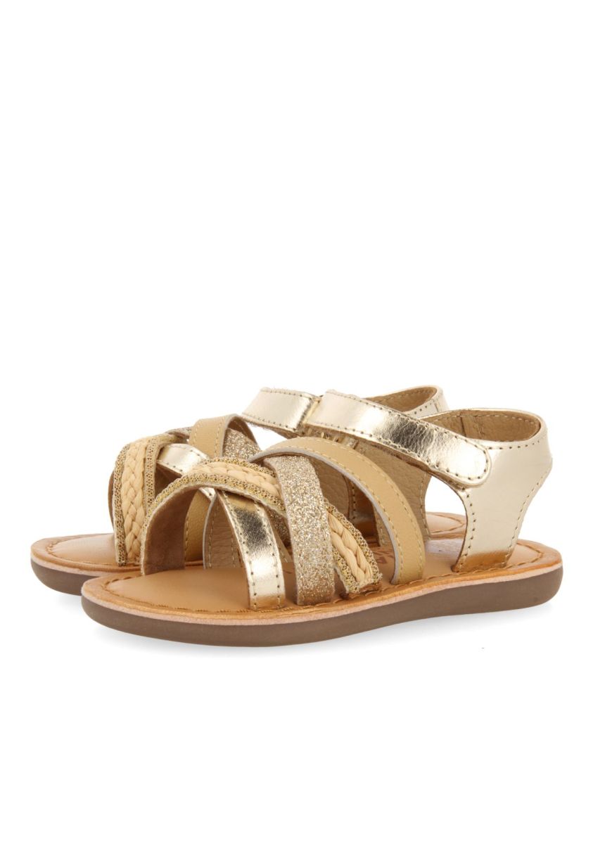 SANDALIAS DORADAS DE PIEL CON BORDADO EN RAFIA, GLITTER Y ACENTOS METALIZADOS PARA BEBÃ ILOK - ORO