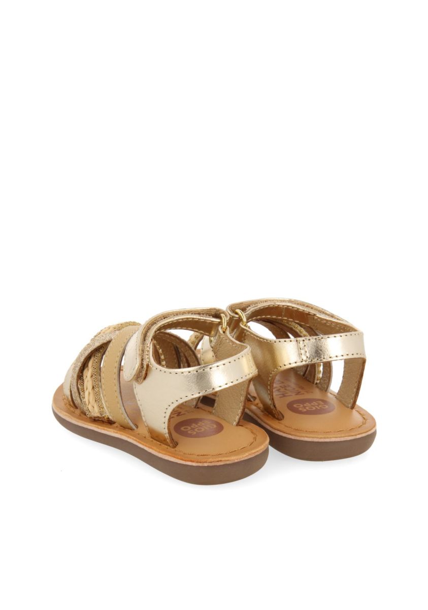 20505-sandalias-doradas-de-piel-con-bordado-en-rafia-glitter-y-acentos-metalizados-para-beb-ilok-oro-1.jpg