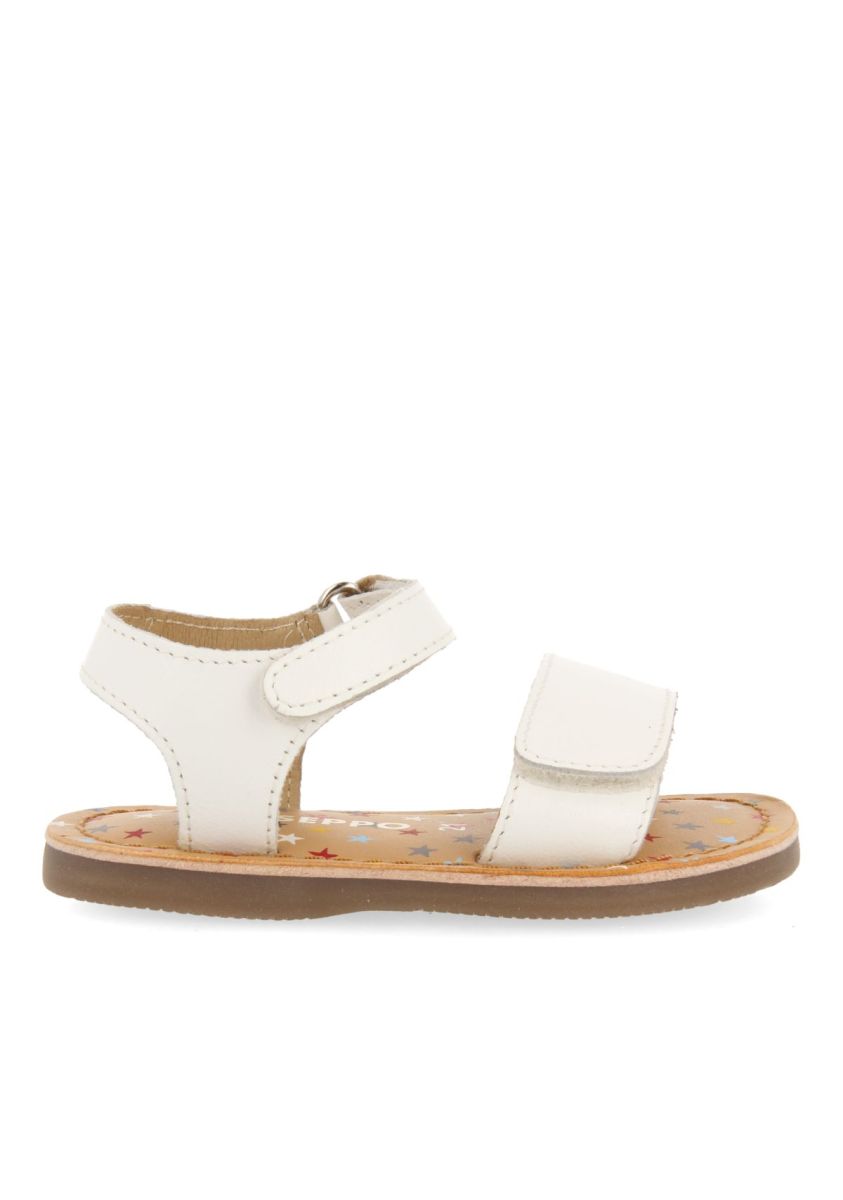 SANDALIAS BLANCAS DE PIEL CON PRINT FANTASÃA PARA BEBÃ HIMARE - BLANCO