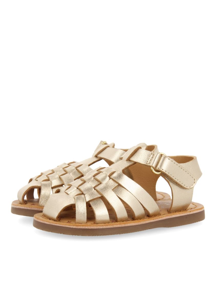 20569-sandalias-doradas-de-piel-estilo-cangrejera-para-beb-harrah-oro-1.jpg