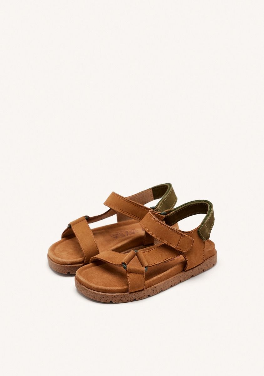 20587-sandalias-color-cuero-de-piel-con-acentos-en-caqui-para-ni-o-y-ni-a-depoe-cuero-1.jpg