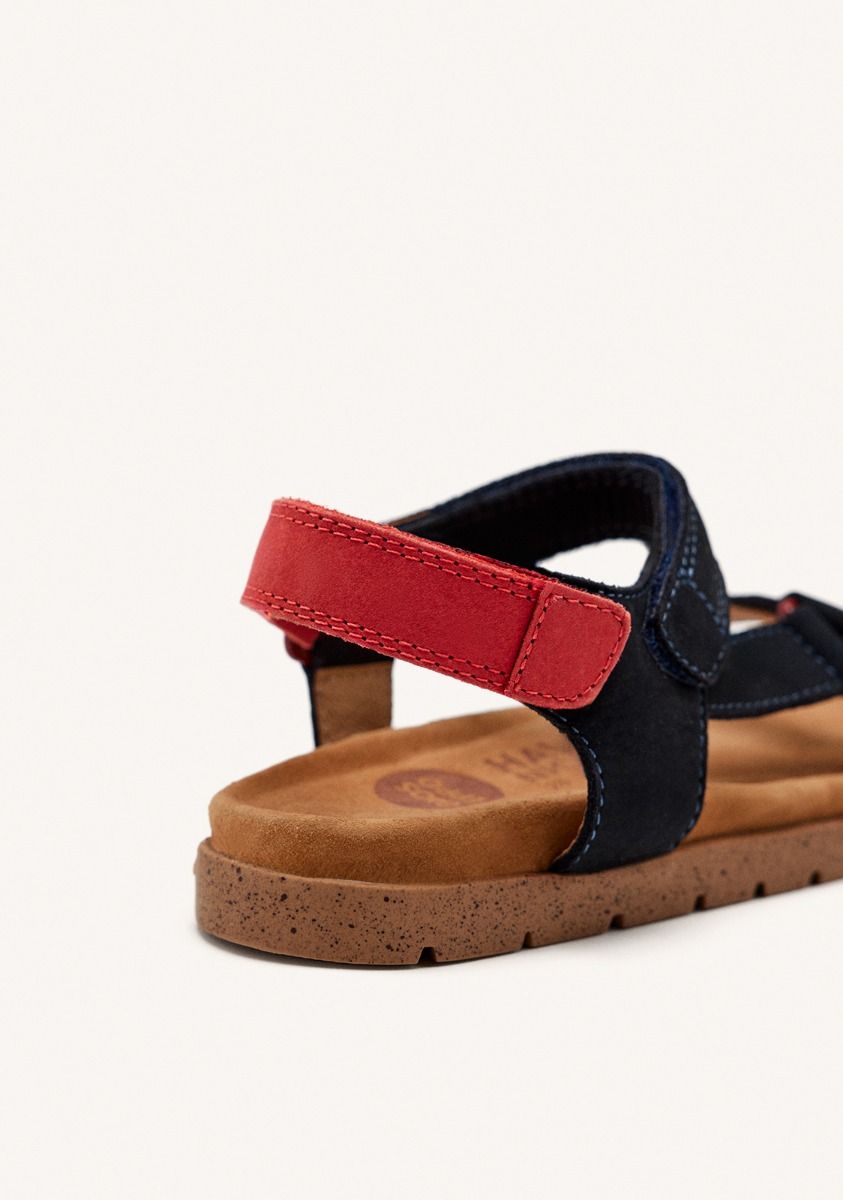 20598-sandalias-en-azul-marino-de-piel-con-acentos-en-rojo-para-ni-o-y-ni-a-depoe-marino-1.jpg