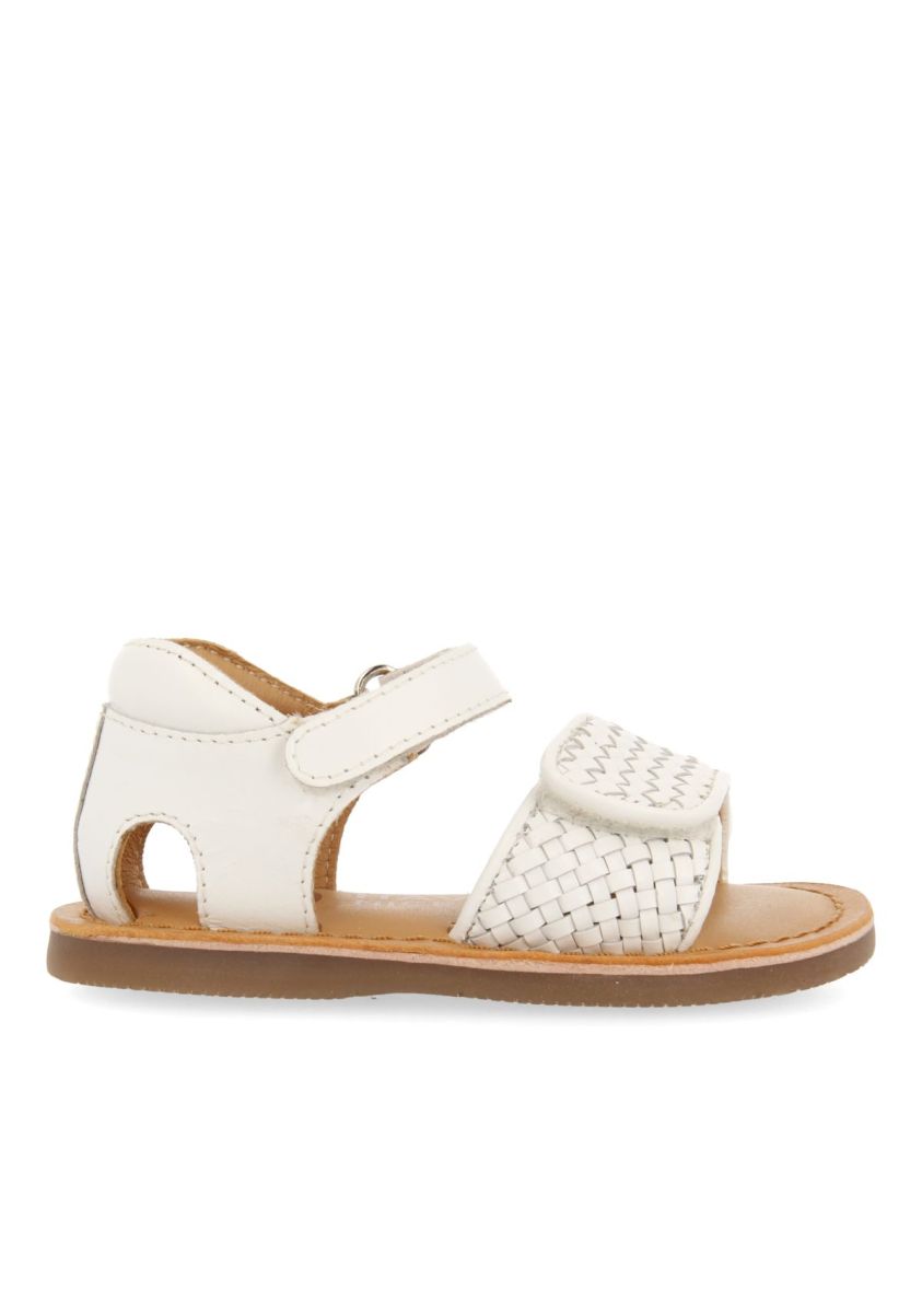 20725-sandalias-blancas-de-piel-con-pala-trenzada-y-cierre-ajustable-para-beb-athena-blanco-1.jpg