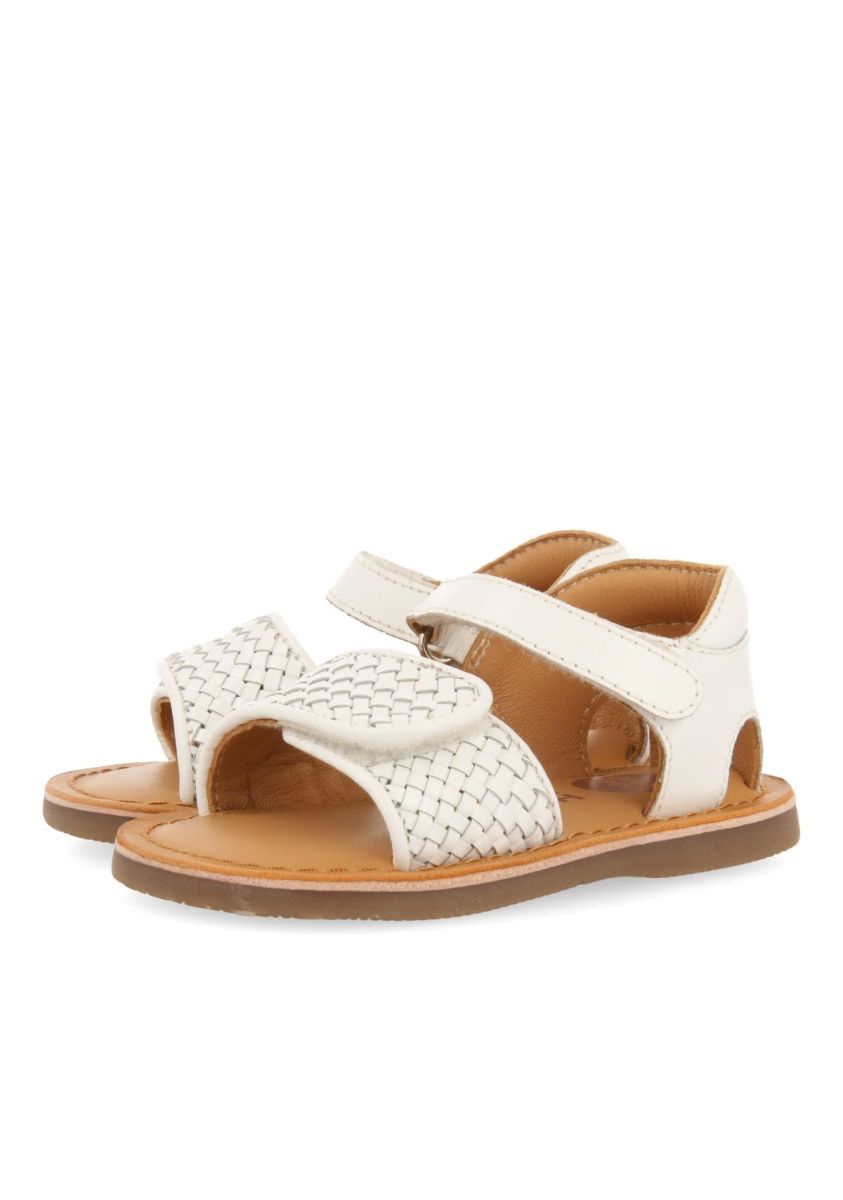 20725-sandalias-blancas-de-piel-con-pala-trenzada-y-cierre-ajustable-para-beb-athena-blanco-1.jpg