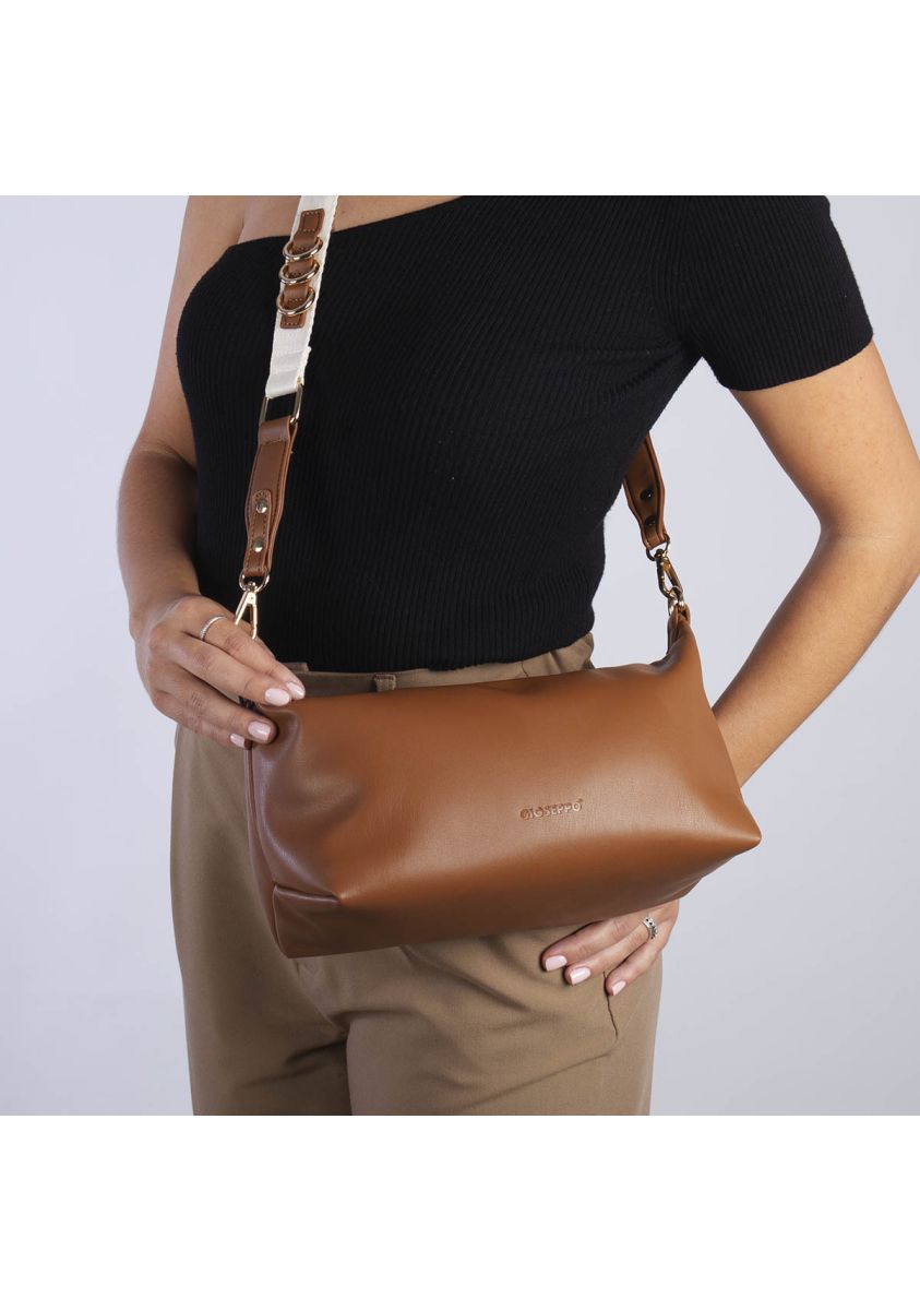 BOLSO COLOR CUERO CON BANDOLERA CARANTEC - CUERO