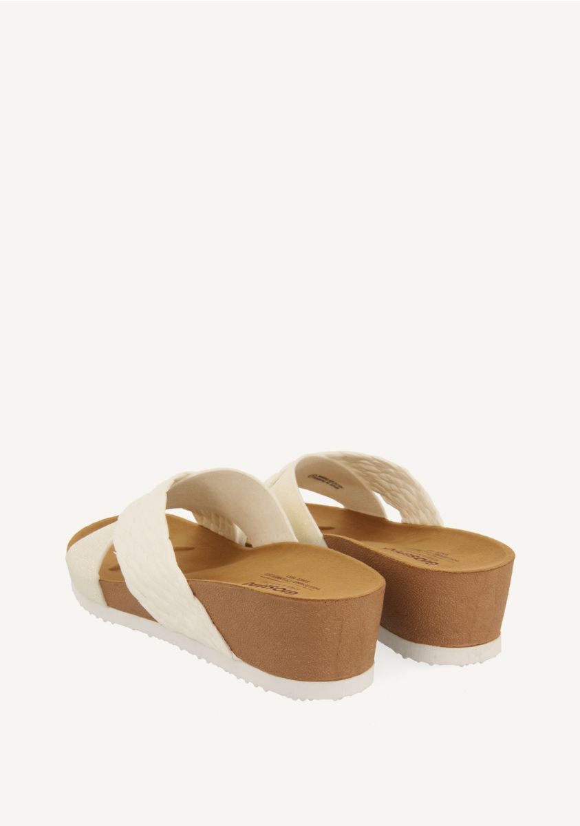 20950-sandalias-con-cu-a-tipo-bio-y-tiras-blancas-para-mujer-goulds-blanco-1.jpg
