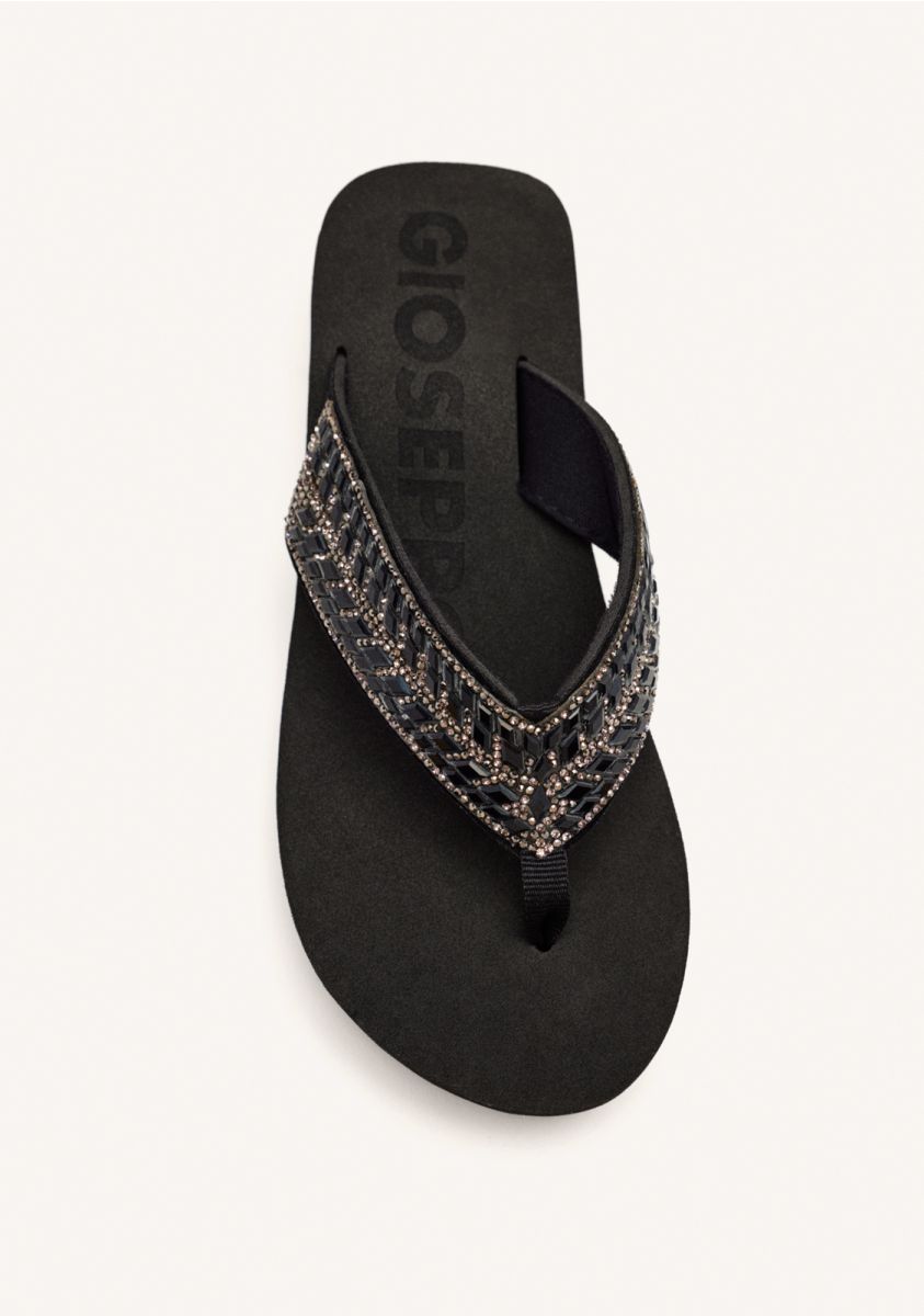 SANDALIAS NEGRAS CON CUÃA Y PEDRERÃA PARA MUJER DEVICES - NEGRO 1 21066-sandalias-negras-con-cu-a-y-pedrer-a-para-mujer-devices-negro-1.jpg