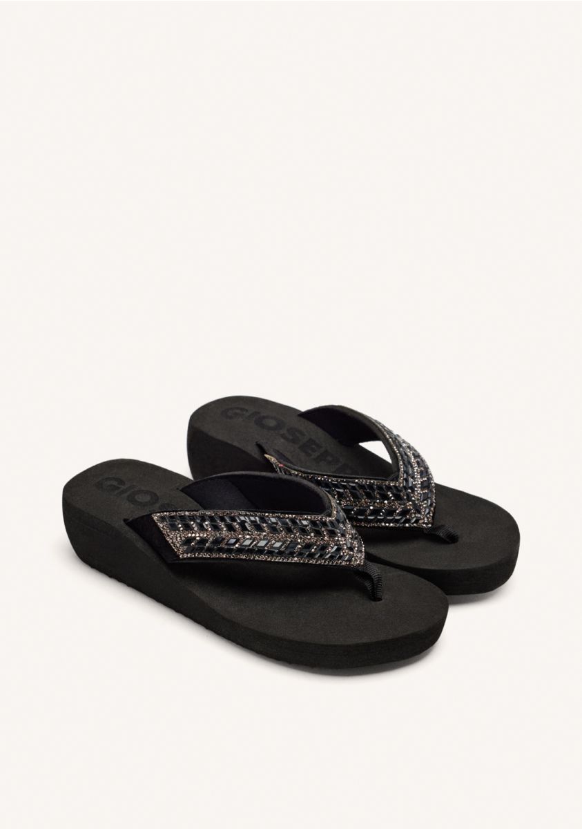 21066-sandalias-negras-con-cu-a-y-pedrer-a-para-mujer-devices-negro-1.jpg