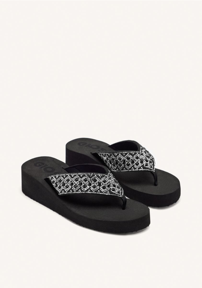 21082-sandalias-negras-con-cu-a-y-pedrer-a-para-mujer-drenove-negro-1.jpg