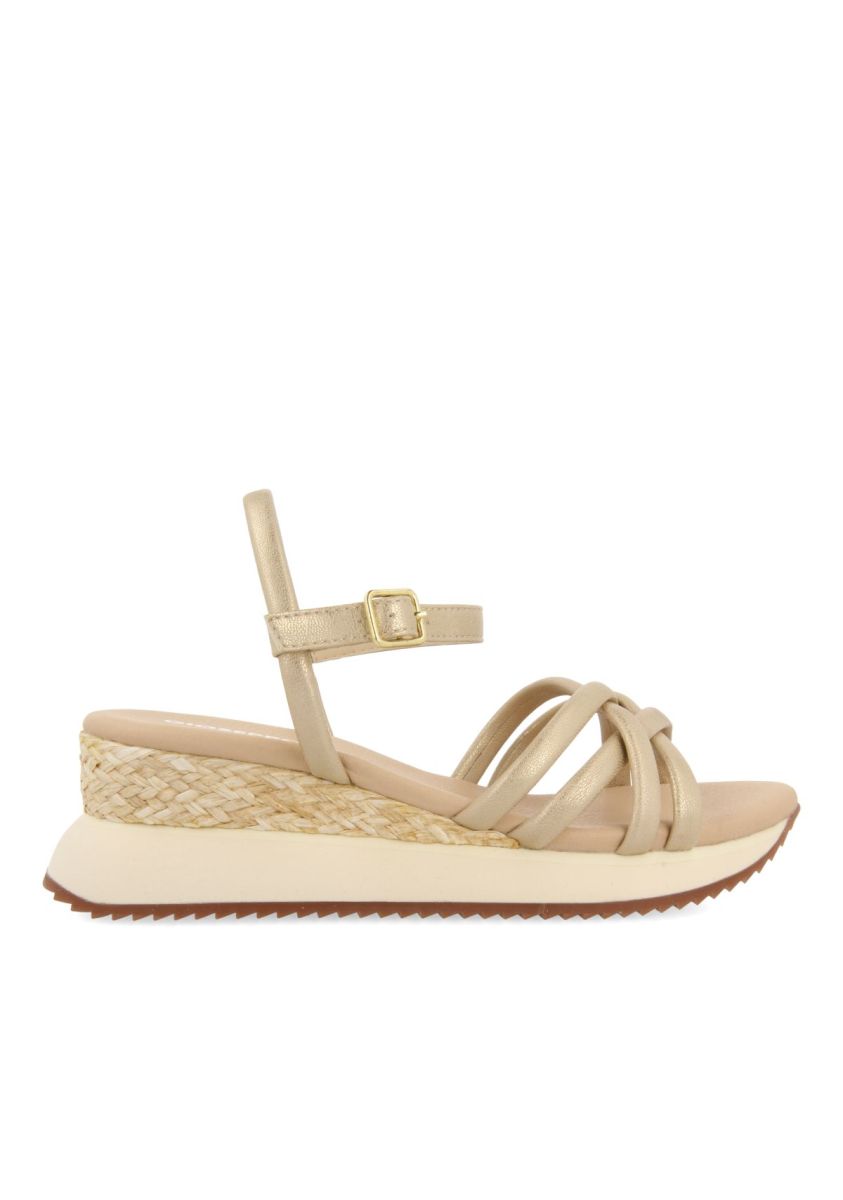 SANDALIAS DORADAS CON CUÃA Y TIRAS TUBULARES PARA MUJER PERMET - ORO
