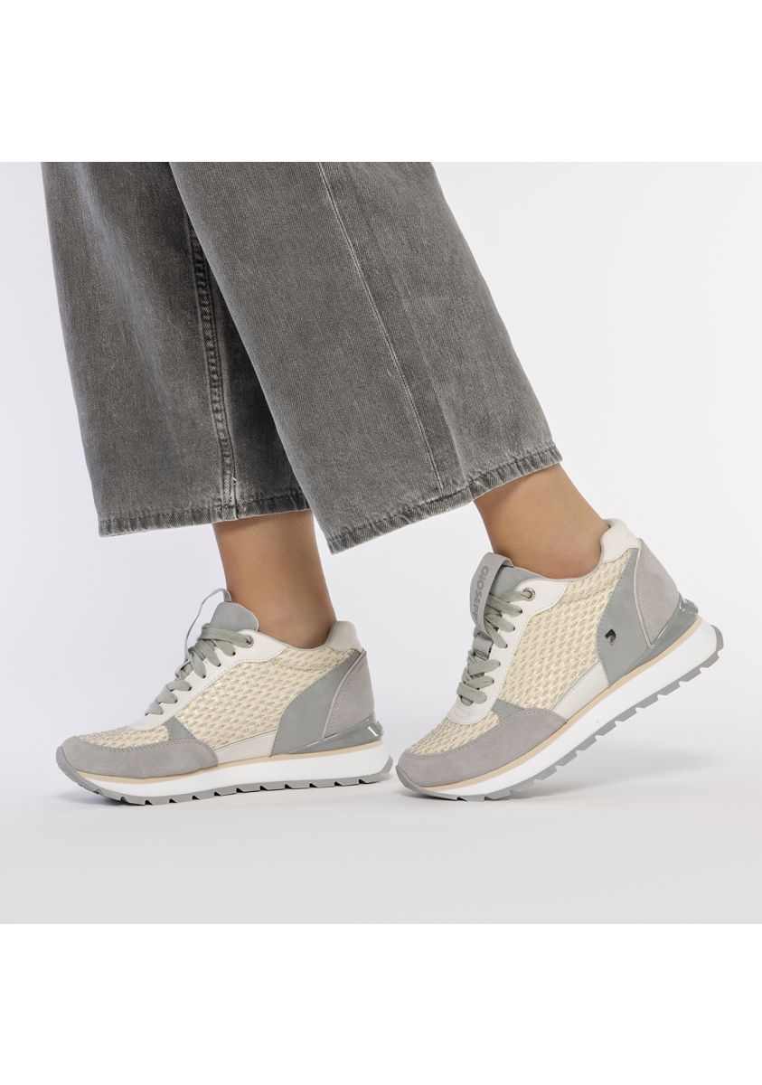 21303-sneakers-plateadas-con-cu-a-interna-y-detalles-trenzados-para-mujer-hekal-plata-1.jpg