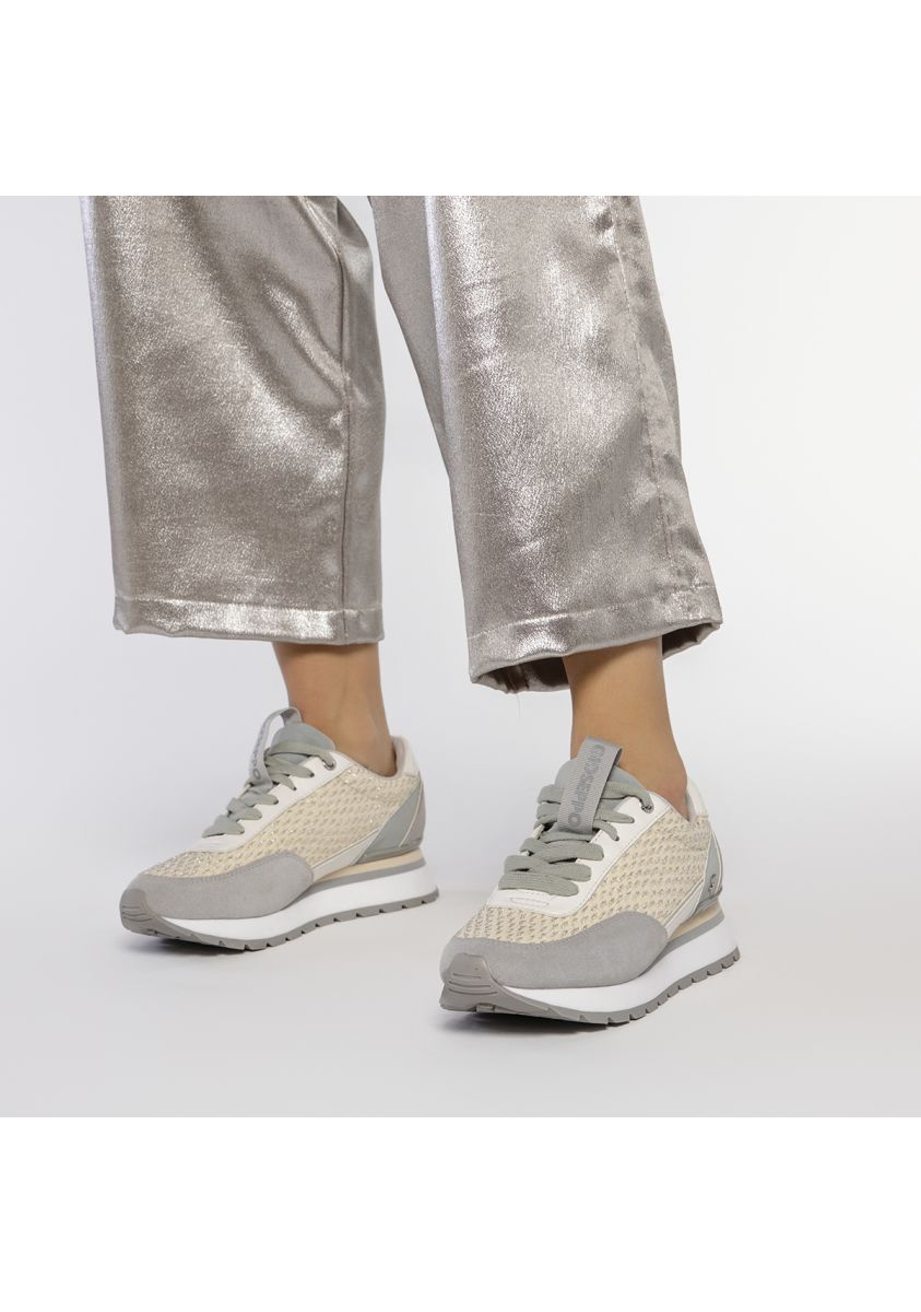 21319-sneakers-plateadas-con-detalles-trenzados-para-mujer-gaggi-plata-1.jpg