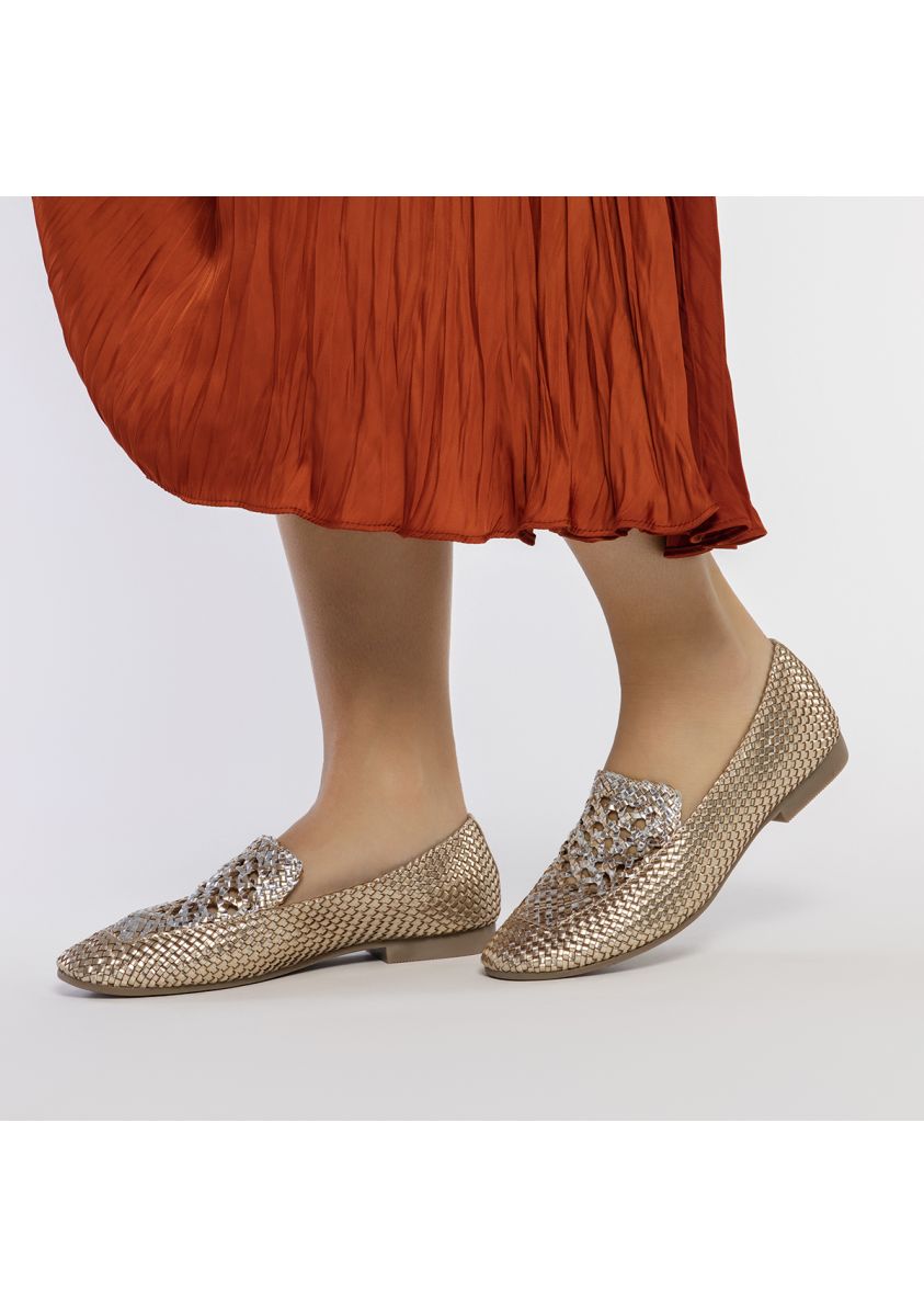 21440-mocasines-de-piel-trenzada-color-platino-con-detalle-bicolor-para-mujer-raddusa-platino-1.jpg