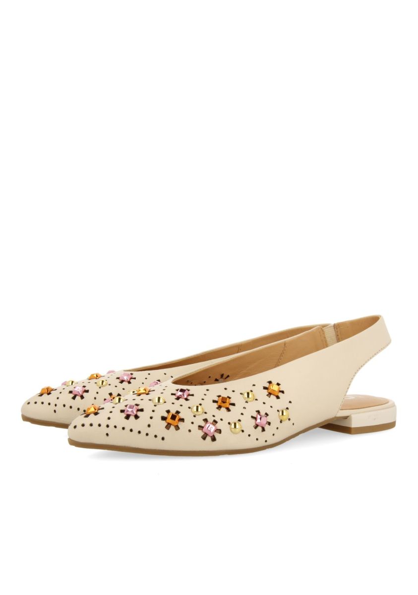 21488-bailarinas-destalonadas-en-piel-color-off-white-con-detalle-de-tachas-para-mujer-dakovo-off-white-1.jpg