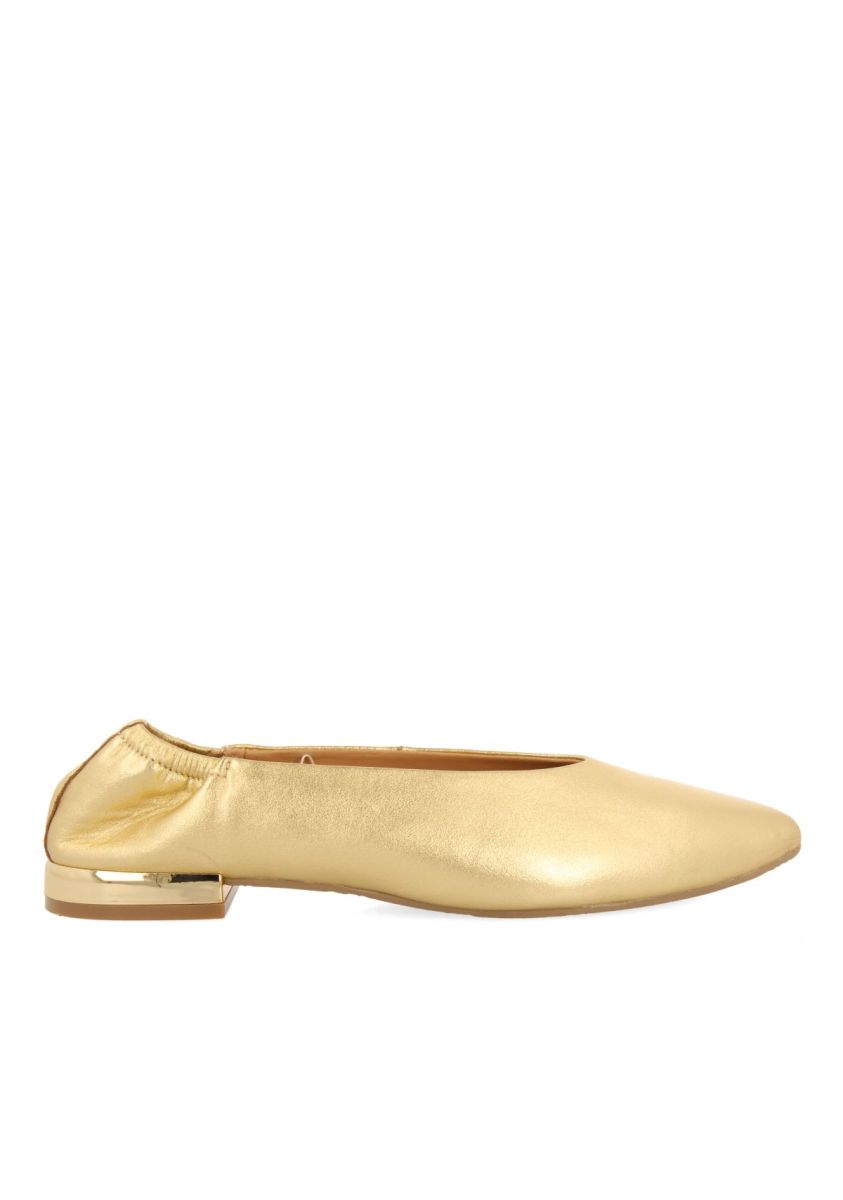 BAILARINAS DE PIEL COLOR DORADO CON PUNTA FINA Y TALÃN FRUNCIDA PARA MUJER GUATAY - ORO OSCURO