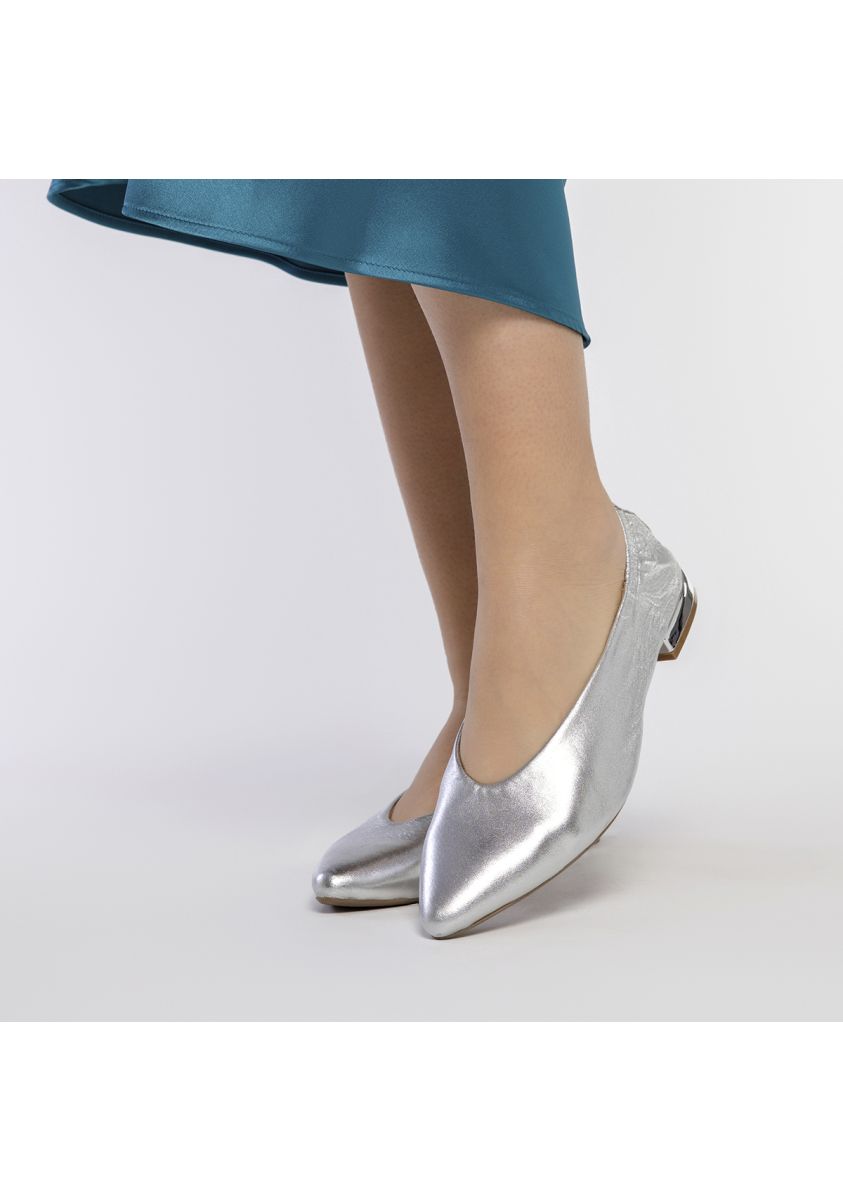 21504-bailarinas-de-piel-color-plata-con-punta-fina-y-tal-n-fruncida-para-mujer-guatay-plata-1.jpg