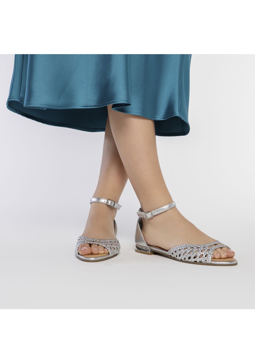 21512-bailarinas-plateadas-de-punta-abierta-de-piel-con-trenzados-y-cierre-con-pulsera-para-mujer-maupin-plata-1.jpg