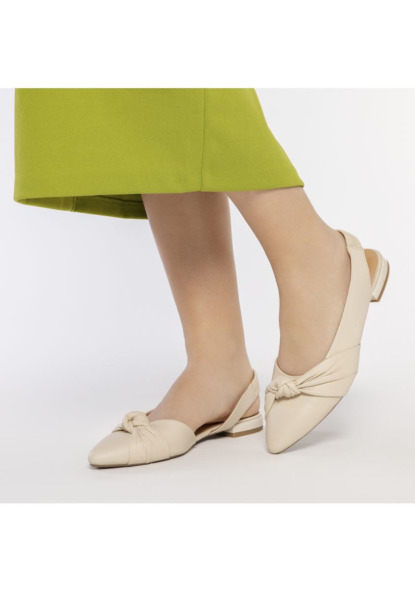 21576-bailarinas-destalonadas-de-piel-color-off-white-con-detalle-de-nudo-para-mujer-iballe-off-white-1.jpg
