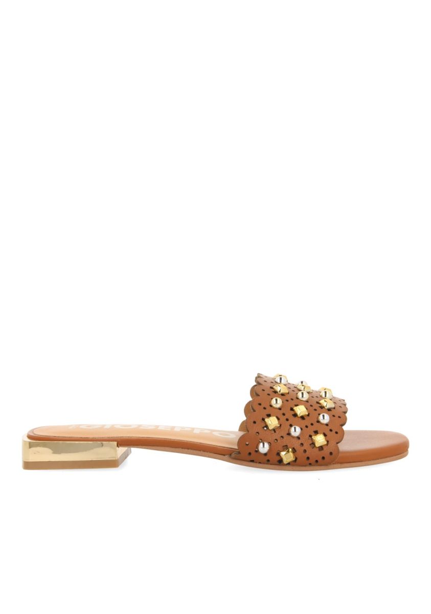 21841-sandalias-tipo-pala-color-cuero-con-adornos-de-tachas-para-mujer-labin-cuero-1.jpg