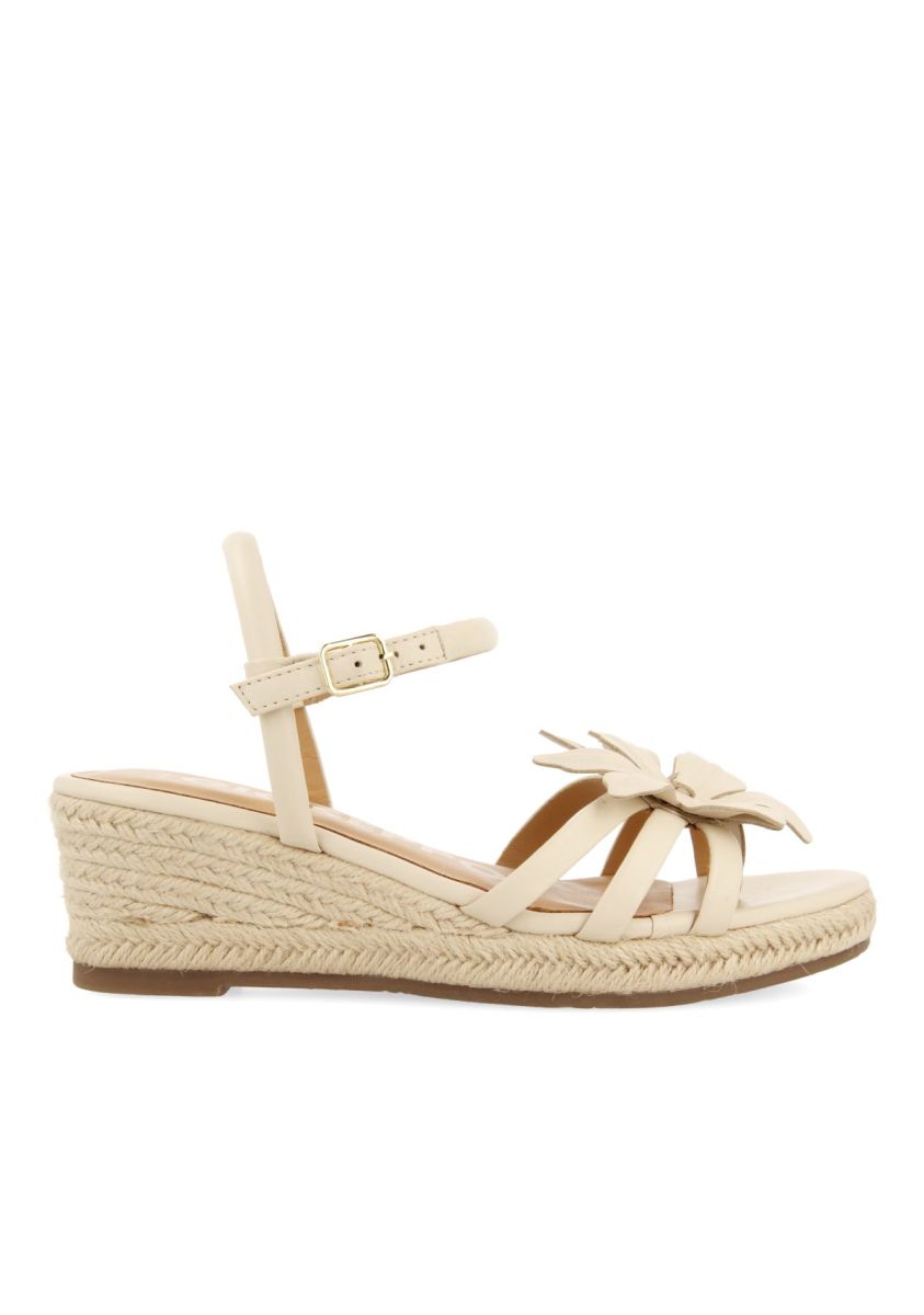 22066-sandalias-de-piel-color-off-white-con-adorno-de-flor-y-cu-a-de-yute-para-mujer-samsula-off-white-1.jpg