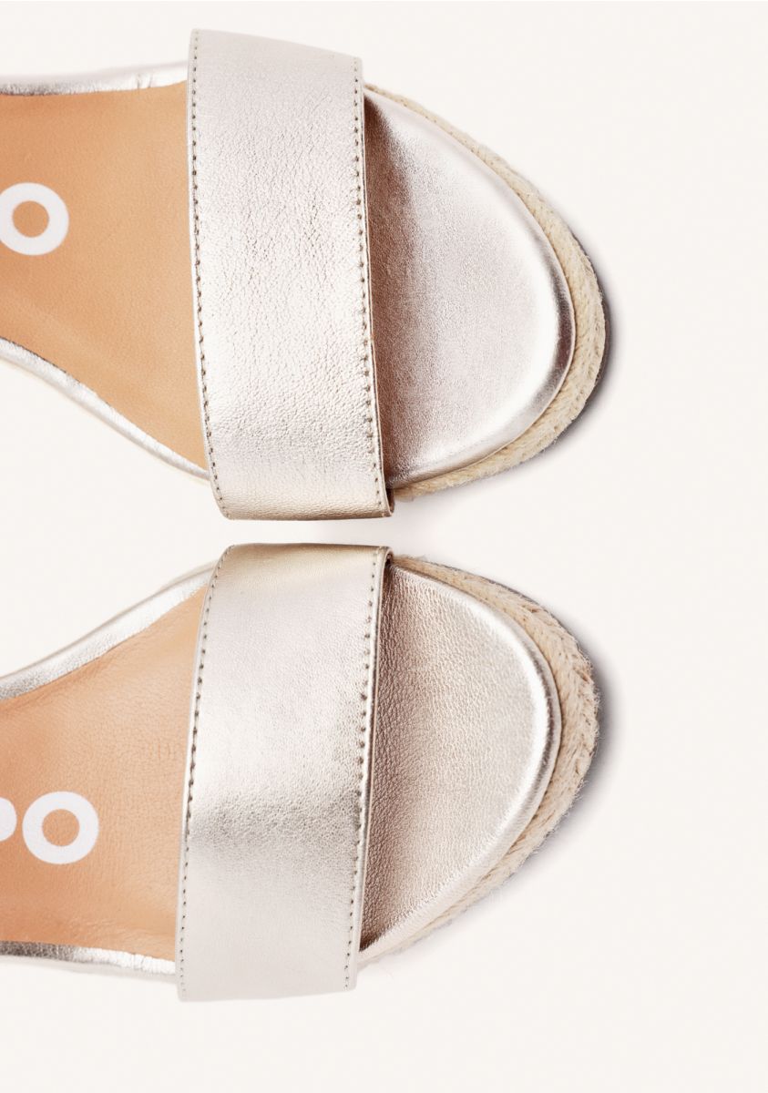 22090-sandalias-de-piel-color-platino-con-cu-a-de-yute-para-mujer-zhepe-platino-1.jpg