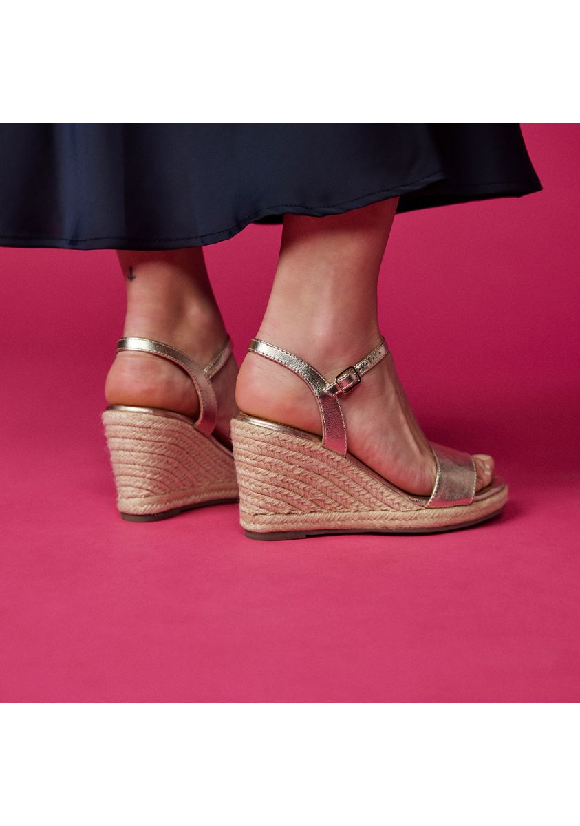 22090-sandalias-de-piel-color-platino-con-cu-a-de-yute-para-mujer-zhepe-platino-1.jpg