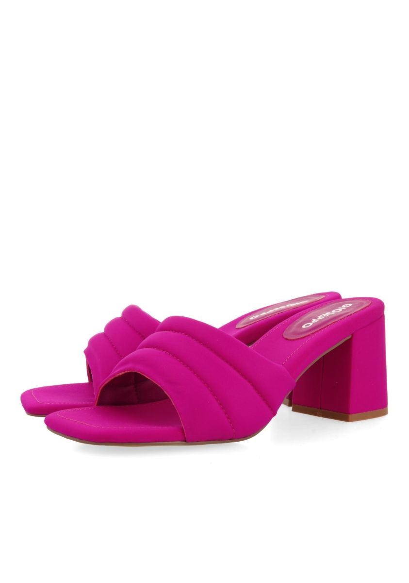 22255-sandalias-fucsia-de-tac-n-destalonadas-para-mujer-bucoda-fuxia-1.jpg