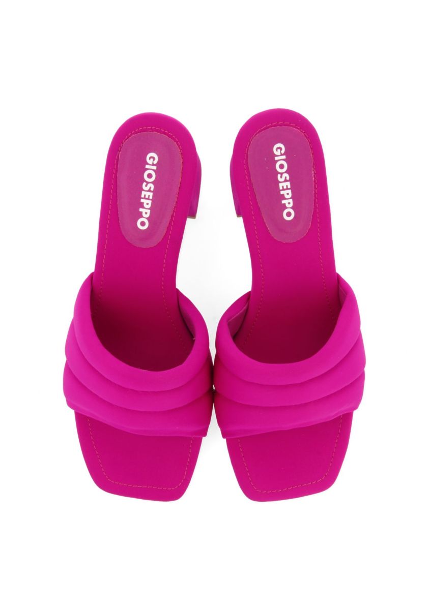 22255-sandalias-fucsia-de-tac-n-destalonadas-para-mujer-bucoda-fuxia-1.jpg